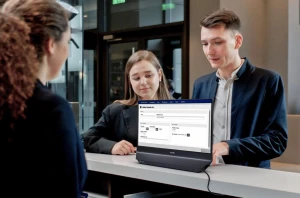 Philips представила уникальный двухсторонний монитор