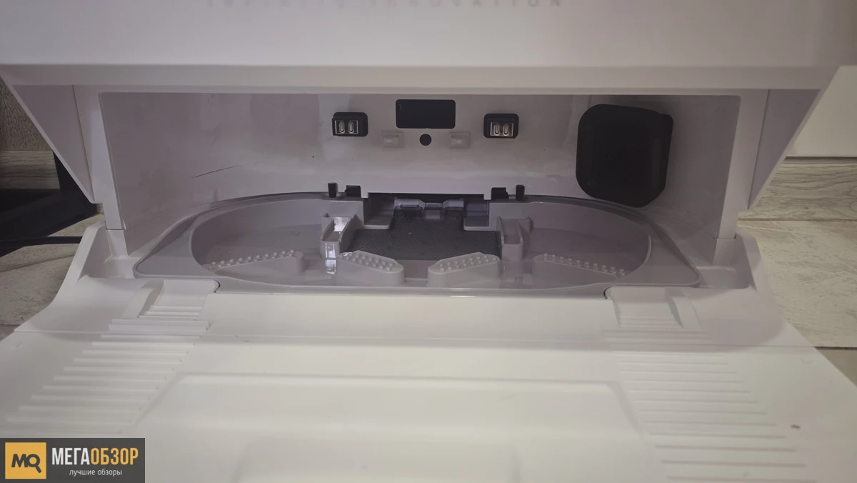 внешний вид Midea VCR V15 EVO Ultra