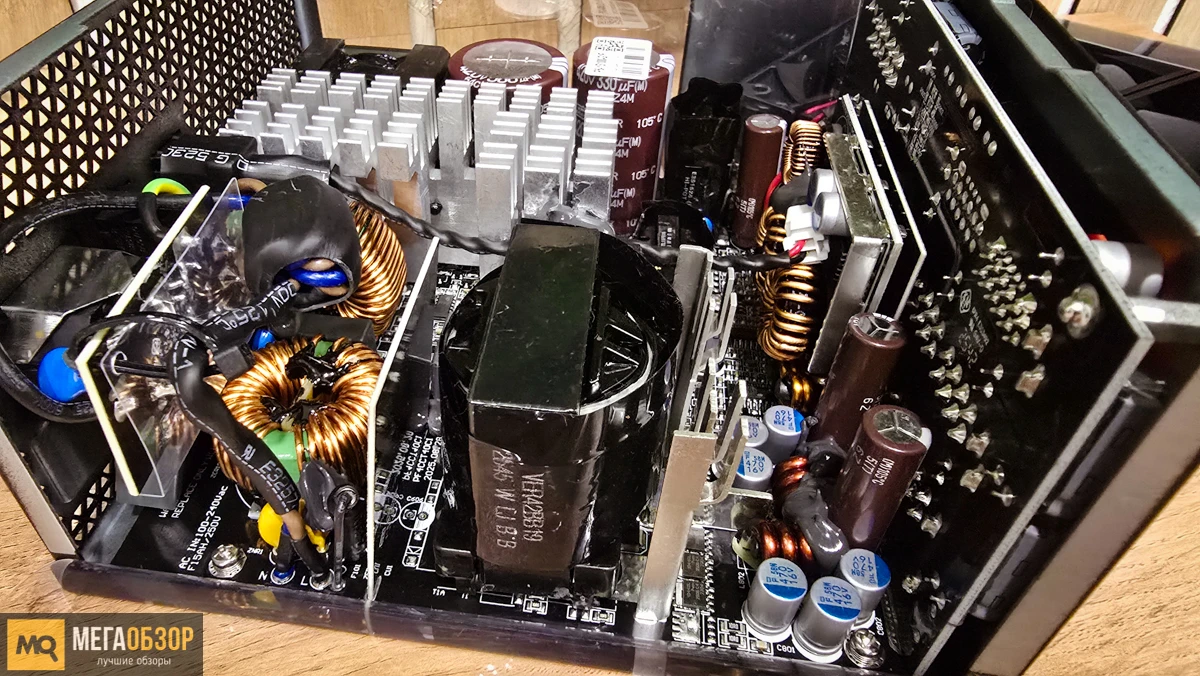 внутренняя часть PCCOOLER YS1000