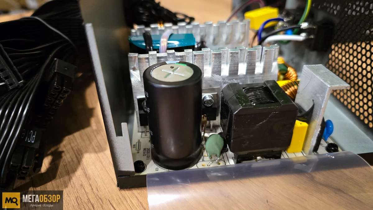 внутренняя часть XPG PROBE NOVA 700W