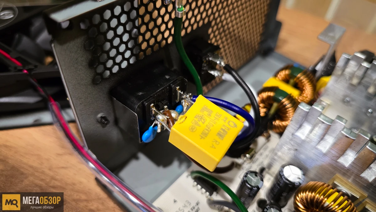 внутренняя часть XPG PROBE NOVA 700W