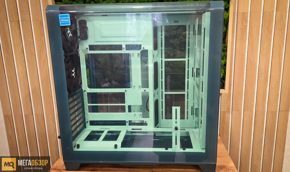 внешний вид Thermaltake View 390 Air