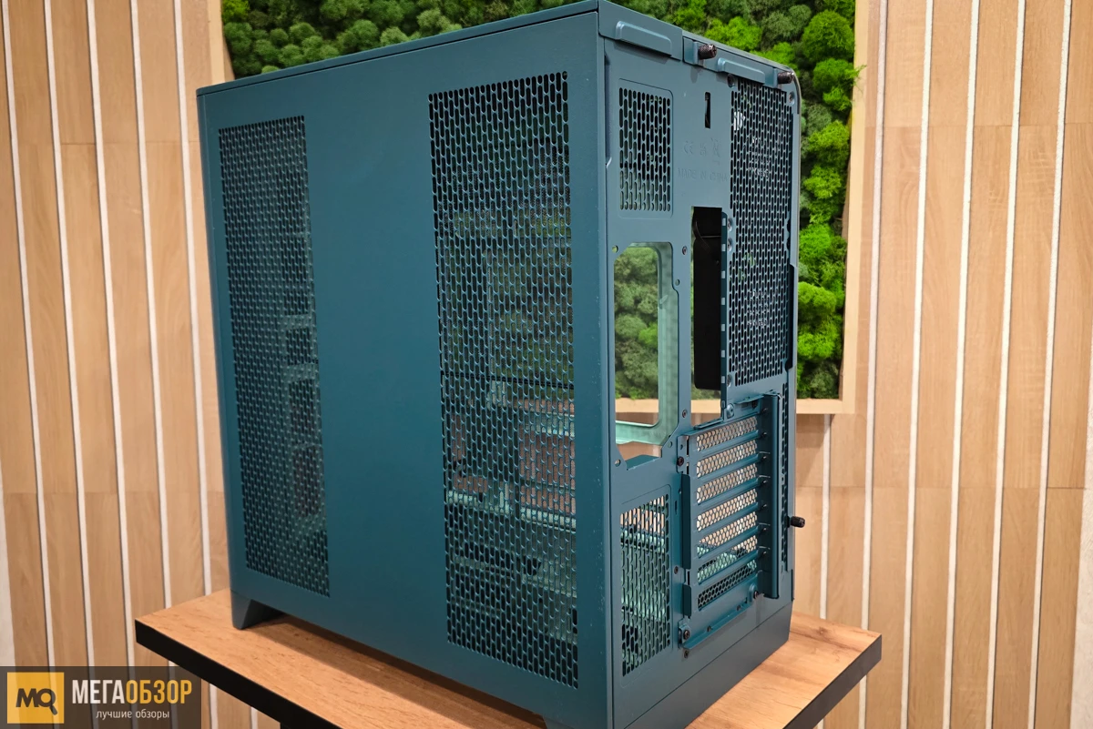 внешний вид Thermaltake View 390 Air