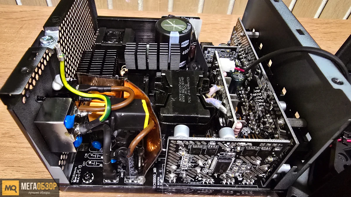 внутренняя часть XPG CORE REACTOR II VE 850