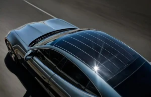 На электрический автомобиль HONGQI EHS7 установили солнечную панель