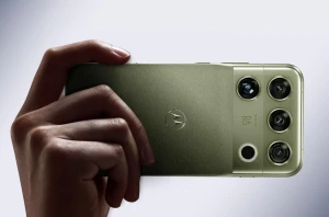 Motorola представила флагманский смартфон Signature 27