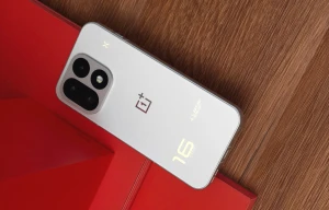 Флагман OnePlus 16 показали на живых фото 