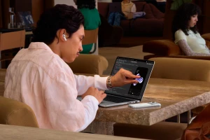 Apple представила MacBook Pro с сенсорным дисплеем