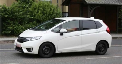 Фотографы «поймали» европейскую Honda Jazz