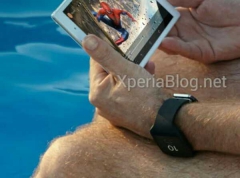 Sony Xperia Z3 Tablet и часы засветились на фото