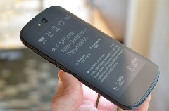 Смартфон YotaPhone 3 выйдет через год-полтора