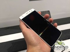 Компания Polaroid представила клона Oppo N1 под названием Selfie