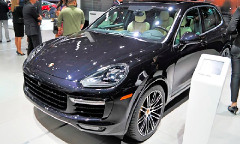 Обновленный Porsche Cayenne Turbo S представлен в Детройте