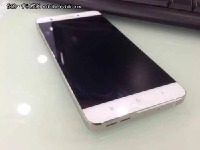 Смартфон Xiaomi Mi5 лишен боковых рамок на шпионских фото