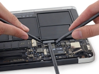 Ремонтопригодность MacBook Air оценена на 4