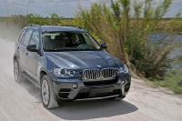 BMW представила серийный гибрид X5 xDrive40e