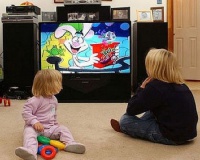 Просмотр телевизора увеличивает риск ожирения у детей