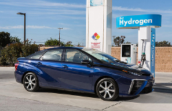 Toyota Mirai объедет электрокары