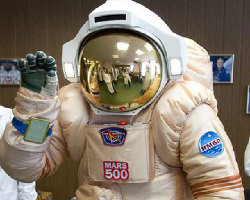 В РФ представили новый скафандр для выхода в открытый космос
