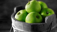 Зеленые яблоки помогут от ожирения