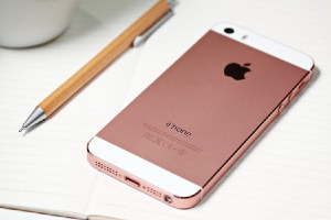 iPhone SE стоит всего 11 тысяч рублей 