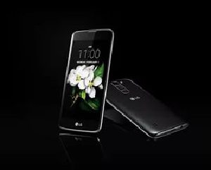 Компания LG начала продажи на российском рынке недорогого смартфона LG 