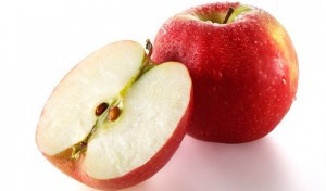 Снизить риск инфарктов и инсультов на треть помогут яблоки