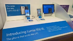 Lumia 950 XL продают вместе с Lumia 950