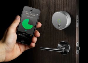 Умный дверной замок August Smart Lock с поддержкой платформы 