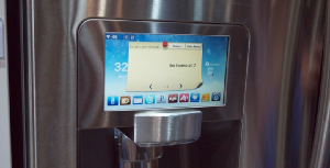 Стала известна цена холодильников Samsung с экраном и Wi - Fi