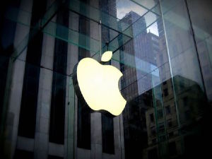 Инвесторы продают акции Apple
