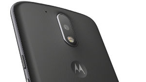 Смартфон Moto G4 не выдержит погружения в воду