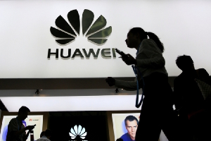Huawei подали в суд на Samsung